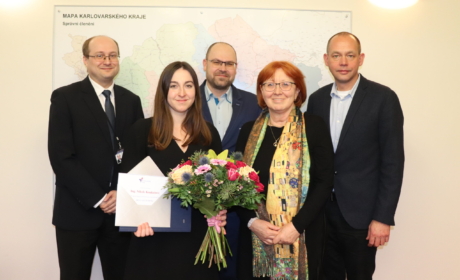 Úspěšná diplomantka KREG Nikola Koukalová získala ocenění od hejtmana Karlovarského kraje